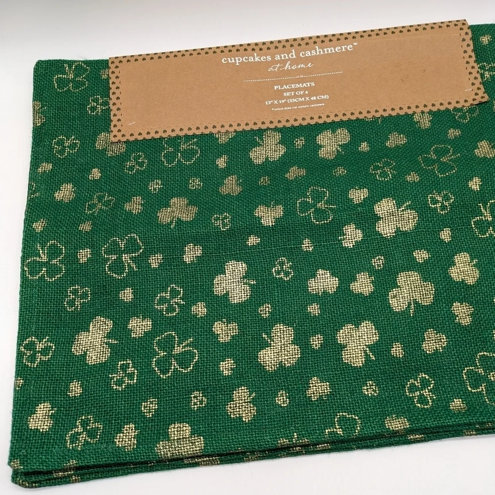 NWT Cupcakes And Cashmere Green Gold St Patrick's Day Clover Placemats